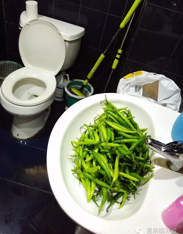 厕所洗菜 黑作坊办假证挤进百度美团外卖推荐