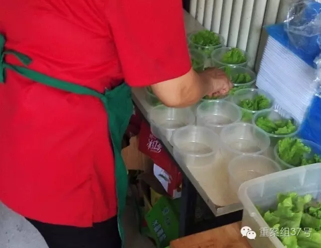 厕所洗菜 黑作坊办假证挤进百度美团外卖推荐